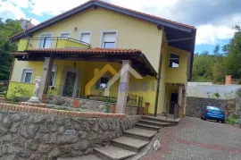 Opatija-Matulji 376m2 (Kuća sa 3 stana), Matulji, Дом