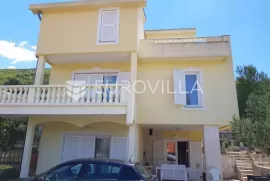 Šibenik, kuća s tri apartmana u neposrednoj blizini plaže (350 m2), Šibenik - Okolica, Σπίτι