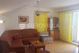 Šibenik, kuća s tri apartmana u neposrednoj blizini plaže (350 m2), Šibenik - Okolica, Σπίτι