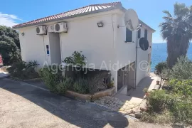 Vis - Milna vila sa apartmanima 300 m2 na parceli od 1200 m2, Vis, بيت