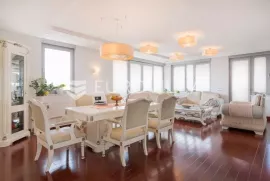 Središće prekrasan namješten četverosoban penthouse za najam, Zagreb, Daire