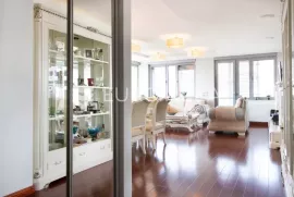 Središće prekrasan namješten četverosoban penthouse za najam, Zagreb, Appartement