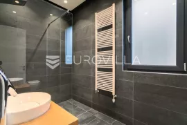 Vinogradska peterosoban dvoetažan stan 256m2, Zagreb, Apartamento