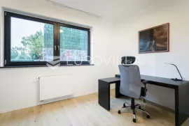 Vinogradska peterosoban dvoetažan stan 256m2, Zagreb, Apartamento