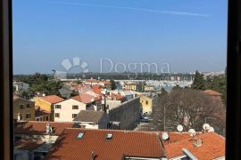 Prvi red do mora, Novigrad, Flat