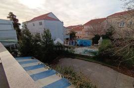 OTOK PAG, NOVALJA -  3s+db etaža kuće 116m2 PRILIKA, Novalja, Daire