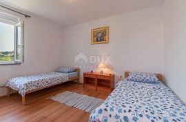 PULA, VALDEBEK - Apartmanska kuća na atraktivnoj lokaciji, Pula, Haus