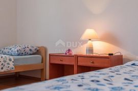 PULA, VALDEBEK - Apartmanska kuća na atraktivnoj lokaciji, Pula, Haus