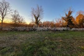 ISTRA, MARČANA - Građevinsko zemljište s idejnim projektom!, Marčana, Γη