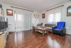 Rovinj, okolica, stan sa apartmanom na mirnoj lokaciji, Rovinj, Kвартира