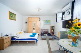 Rovinj, okolica, stan sa apartmanom na mirnoj lokaciji, Rovinj, Appartment