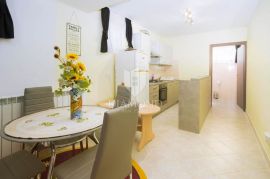 Rovinj, okolica, stan sa apartmanom na mirnoj lokaciji, Rovinj, Appartment