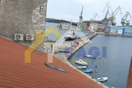 Stan na rivi sa pogledom na zaljev - 90 m2, Pula, Appartement