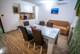 ZADAR, BIBINJE - apartmanska kuća u blizini plaže, Bibinje, Kuća