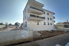 Istra, Banjole, trosoban stan 78m2 velika terasa s pogledom more, Medulin, Apartamento