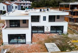 OPATIJA, POBRI - Villa u nizu 179m2 s pogledom na more + uređena okućnica 250m2, Opatija - Okolica, Σπίτι