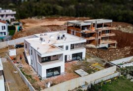 OPATIJA, POBRI - Villa u nizu 179m2 s pogledom na more + uređena okućnica 250m2, Opatija - Okolica, Σπίτι