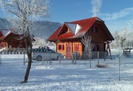 OTOČAC, LIČKO LEŠČE - Kuća u prirodi s bazenom, Otočac, Famiglia