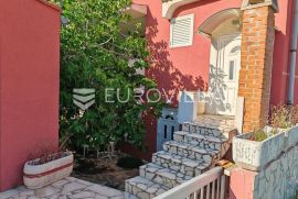 Zadar, Pag, kuća s pet apartmana i pogledom na more, 867,39 eur/m2, Pag, Haus