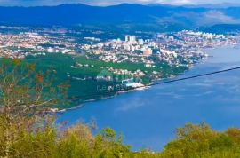 OPATIJA. BREGI- zemljište 1340m2 S GRAĐEVNOM DOZVOLOM!!! i s panoramskim pogledom na more za obiteljsku kuću/ villu/ apartmane/ kuću za iznajmljivanje- odmor s bazenom, Matulji, Γη