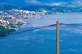 OPATIJA. BREGI- zemljište 1340m2 S GRAĐEVNOM DOZVOLOM!!! i s panoramskim pogledom na more za obiteljsku kuću/ villu/ apartmane/ kuću za iznajmljivanje- odmor s bazenom, Matulji, Γη