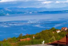 OPATIJA. BREGI- zemljište 1340m2 S GRAĐEVNOM DOZVOLOM!!! i s panoramskim pogledom na more za obiteljsku kuću/ villu/ apartmane/ kuću za iznajmljivanje- odmor s bazenom, Matulji, Γη