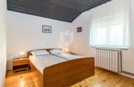 Poreč, apartmanska kuća sa bazenom i prostranom okućnicom!, Poreč, Casa