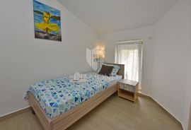 Poreč, okolica, fantastična apartmanska kuća!, Poreč, Haus