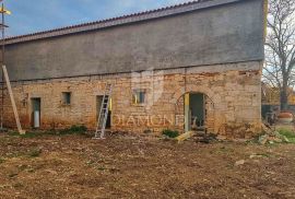 Poreč, okolica, prekrasno imanje za nastavak adaptacije!, Poreč, Casa