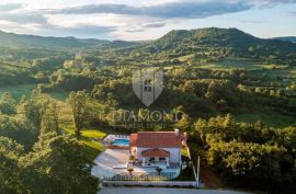 Pićan, okolica, prekrasna Villa okružena prirodom, Pićan, Kuća