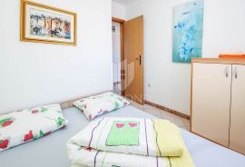 Poreč, apartmanska kuća u centru grada!, Poreč, Дом