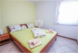 Poreč, apartmanska kuća u centru grada!, Poreč, Дом