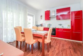 Poreč, apartmanska kuća u centru grada!, Poreč, Дом