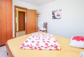 Poreč, apartmanska kuća u centru grada!, Poreč, Дом