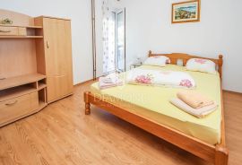 Poreč, apartmanska kuća u centru grada!, Poreč, Дом