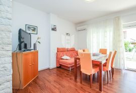 Poreč, apartmanska kuća u centru grada!, Poreč, Дом