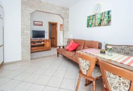 Poreč, apartmanska kuća u centru grada!, Poreč, Дом