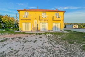 Umag okolica, apartmanska kuća sa velikom okućnicom, Umag, House