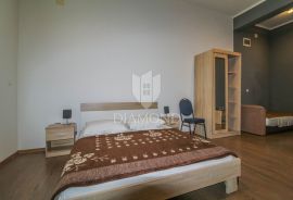 Umag okolica, apartmanska kuća sa velikom okućnicom, Umag, House