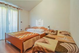 Umag okolica, apartmanska kuća sa velikom okućnicom, Umag, House