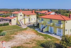 Umag okolica, poslovni objekt i apartmanska kuća idealni za investiciju, Umag, Casa