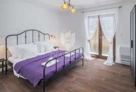 Poreč, kuća sa tri prostrana apartmana u mirnom mjestu!, Poreč, House