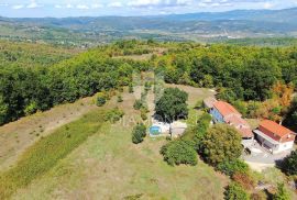 Labin, okolica, kuća sa bazenom i velikom okućnicom, Labin, Haus