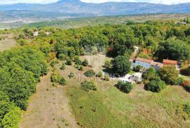 Labin, okolica, kuća sa bazenom i velikom okućnicom, Labin, Haus