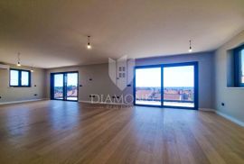 Poreč, PENTHOUSE sa terasom i pogledom na more u centru grada!, Poreč, Appartamento