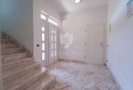 Rovinj, prostrani stan na mirnoj lokaciji nedaleko od centra, Rovinj, Appartment