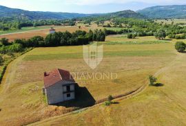 Boljun, kuća na lijepoj lokaciji sa otvorenim pogledom, Lupoglav, بيت