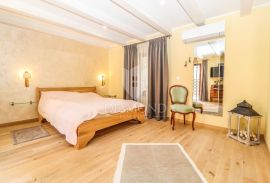 Rovinj, apartmantska kuća u starom gradu, Rovinj, Дом