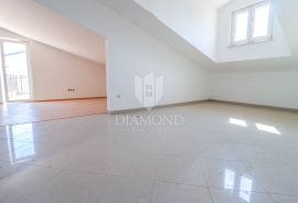 Poreč, stan u potkrovlju sa terasom i pogledom na more, Poreč, Apartamento