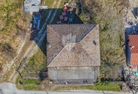 Autohtona istarska kuća sa potencijalom i sa pogledom na Grožnjan, Grožnjan, Famiglia